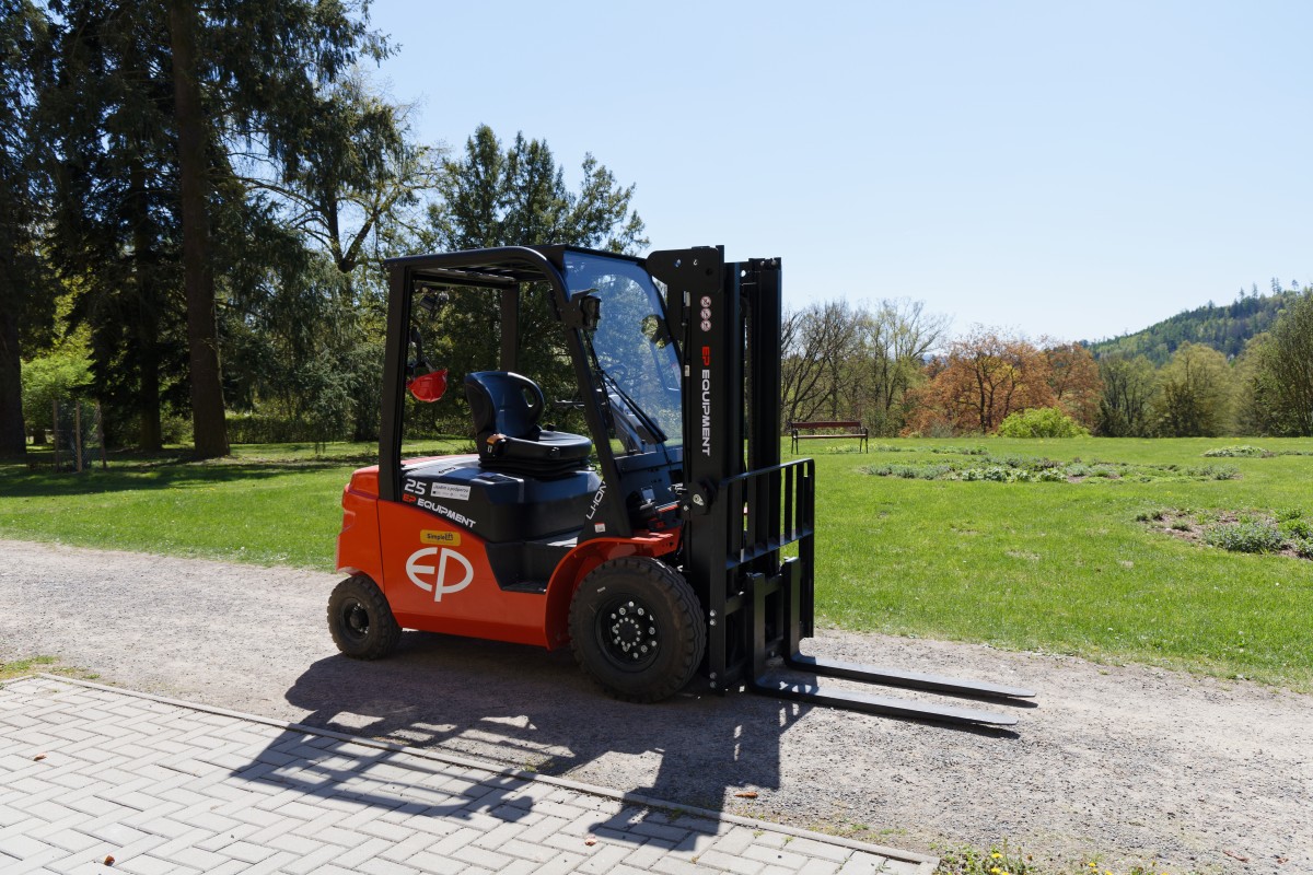 Nákup vozidla údržby